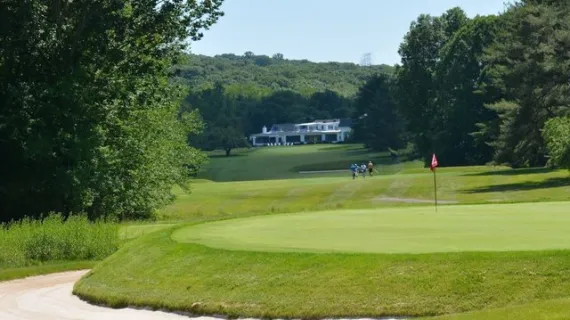 Watchung Valley G.C. Proves To Be Stern Test In Amateur Qualifying